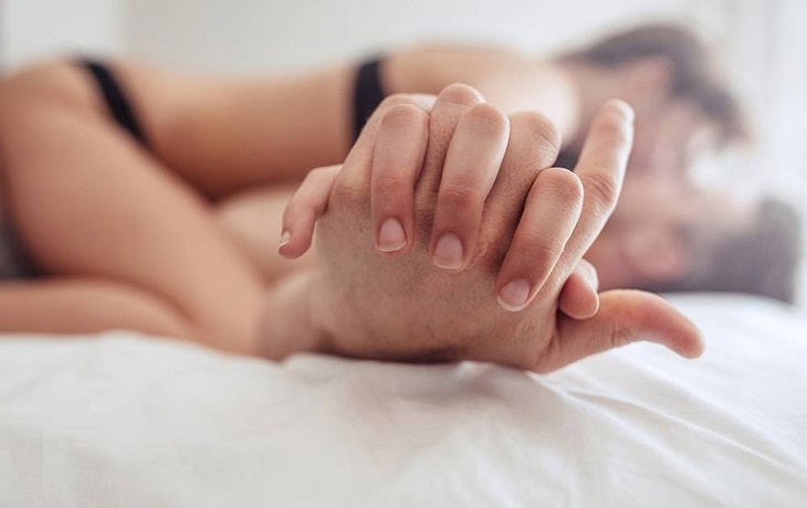 quan he tinh duc lan dau Quan hệ tình dục lần đầu như thế nào? Có đau không? Cần chuẩn bị gì