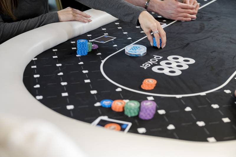 Mối liên hệ giữa vị trí và chiến thuật Poker