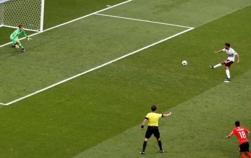 Vòng cấm địa bóng đá là gì? Các quy định đặc biệt liên quan - Jun88 ⭐⭐⭐⭐⭐