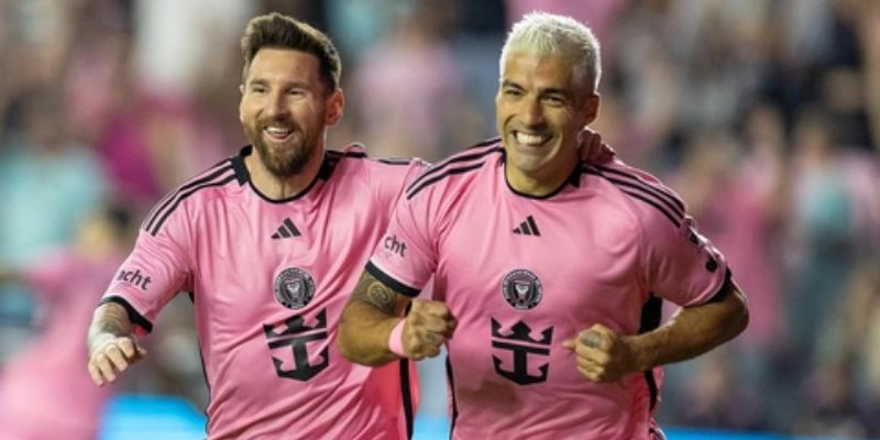 Lionel Messi và Luis Suarez phối hợp ăn ý