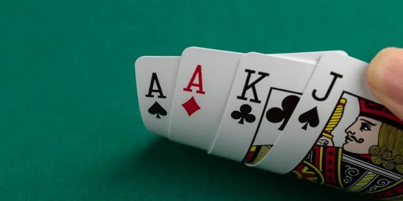 Cách Chơi Omaha Poker: Hướng Dẫn Chiến Thuật Từ Cơ Bản Đến Nâng Cao