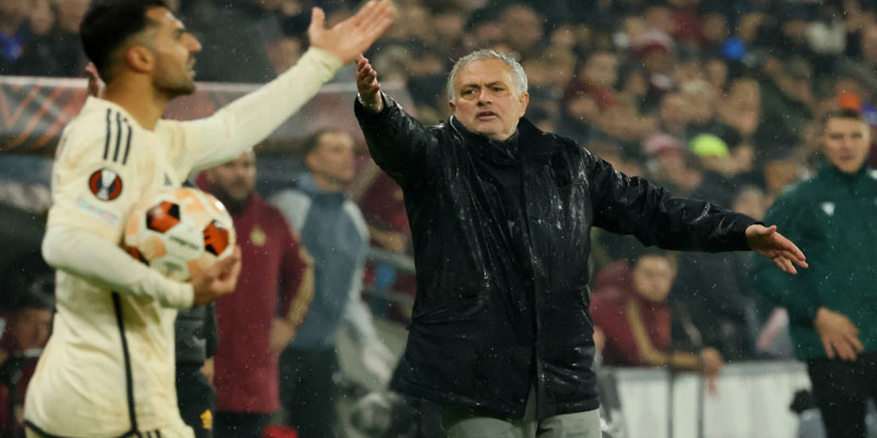 Jose Mourinho thúc đẩy tinh thần học trò