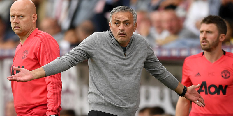 HLV Jose Mourinho có sự nghiệp cầm quân đầy vinh quang