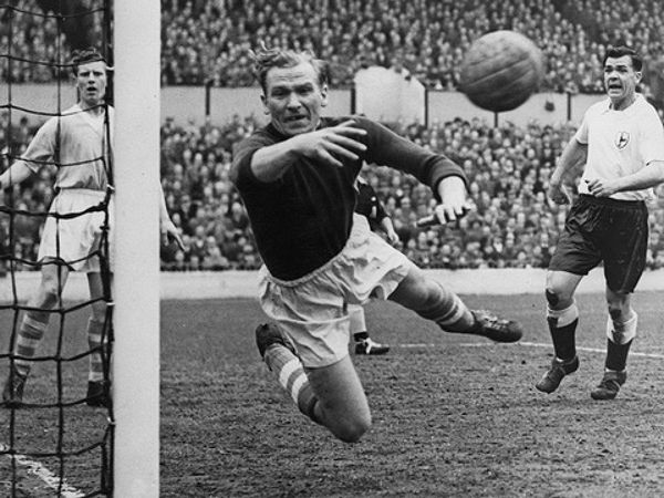 Luật thay người trong bóng đá và hành trình phát triển từ lịch sử đến hiện đại