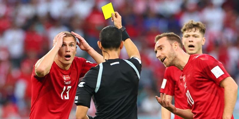Tác động của việc dùng thẻ vàng đến tâm lý và kết quả trận đấu