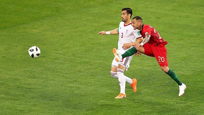 Trivela là gì - kỹ thuật sút bóng bằng má ngoài