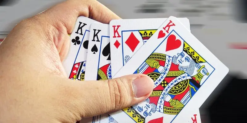 Tứ Quý Có Chặt Được 3 Đôi Thông Không? Giải Đáp Chi Tiết