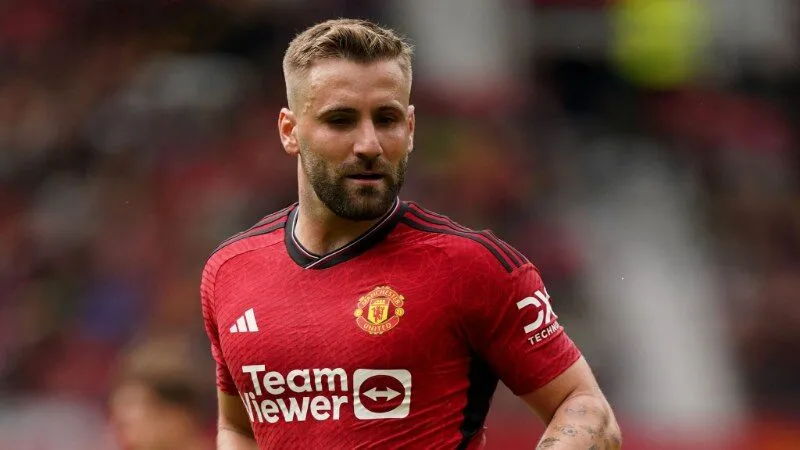 Luke Shaw với kỹ năng phòng thủ tuyệt đỉnh LWB trong bóng đá là gì? Tầm quan trọng của vị trí này