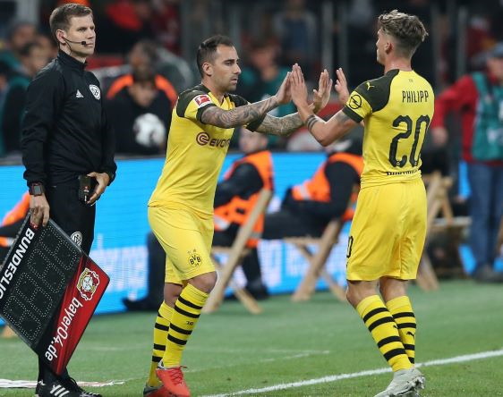 Xem xét ngăn chặn chiến thuật 'thay người câu giờ' trong bóng đá