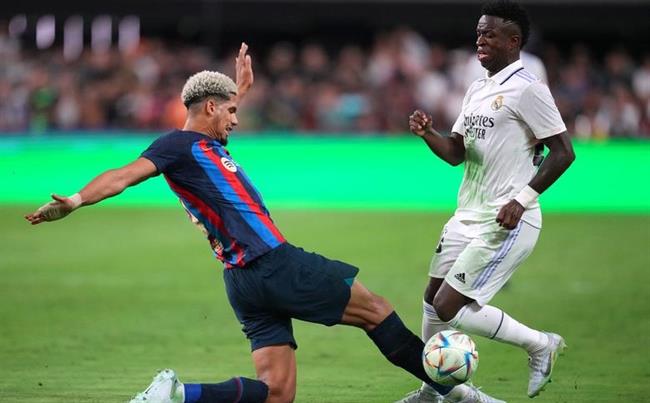 Kỹ thuật đánh chặn bóng trong bóng đá hiện đại