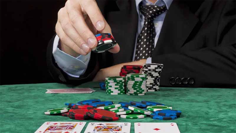 Straddle poker là gì? Hiểu rõ blind đặt trước và cách chơi thông minh - Top  Game
