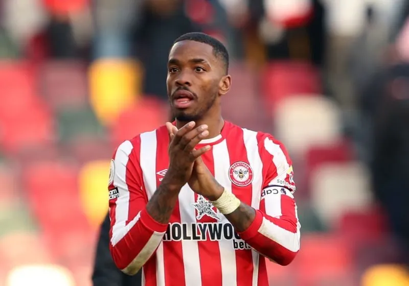 Ivan Toney ăn mừng cùng Brentford