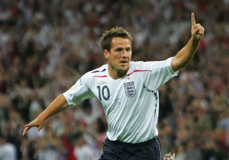Michael Owen thi đấu cho đội tuyển Anh