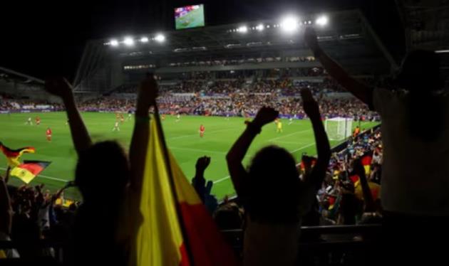 Bóng đá nữ Euro 2022 tại sân Brentford