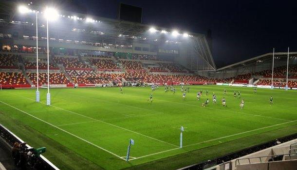 Trận bóng bầu dục tại sân Gtech