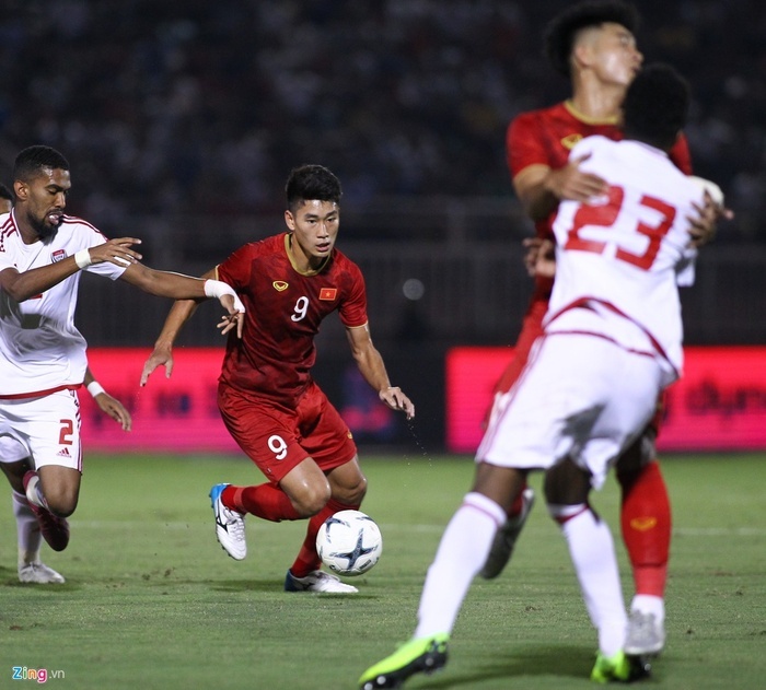 Kỹ thuật áp sát đối thủ nhanh chóng trong kèm người