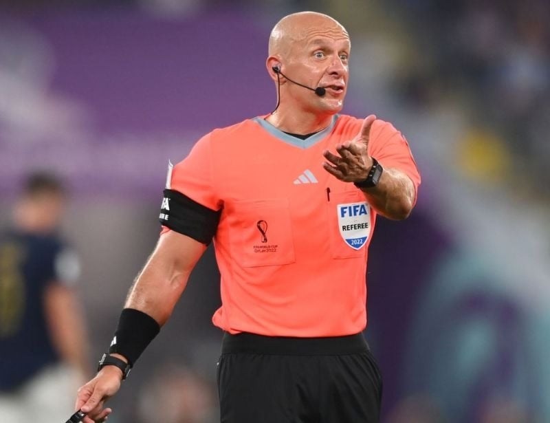 Có bao nhiêu trọng tài trong 1 trận đá bóng? Vai trò, tầm quan trọng | Sport9 Việt Nam