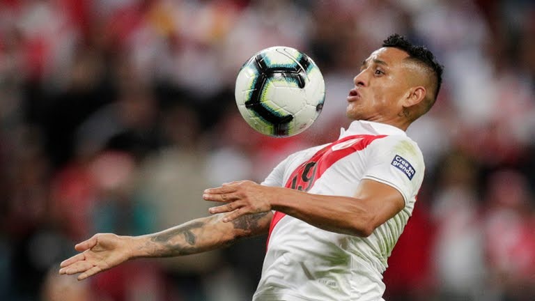 Kỹ Thuật Khống Chế Bóng Từ Cơ Bản Đến Nâng Cao Trong Bóng Đá