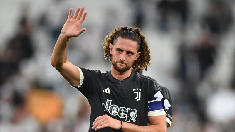 Cầu thủ Adrien Rabiot - Sai lầm hủy hoại dần tài năng