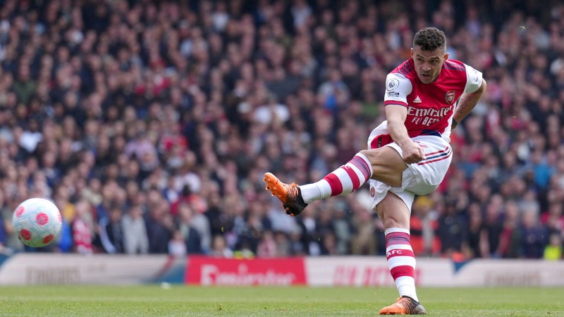 Cầu thủ Granit Xhaka - Cái kết cho một cá tính ngang tàn