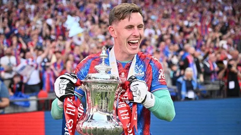 Thủ môn Dean Henderson - Người tạo nên lịch sử sau thất bại