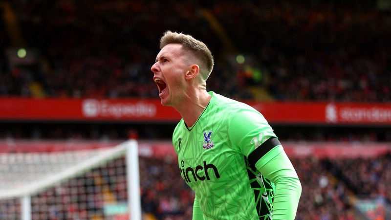 Thủ môn Dean Henderson - Người tạo nên lịch sử sau thất bại