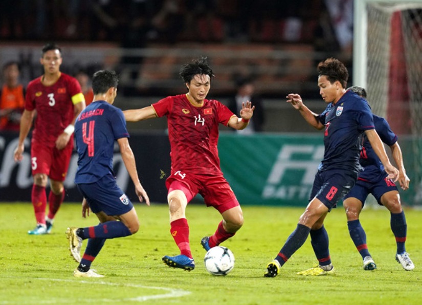 CAM hỗ trợ tấn công và ghi bàn từ tuyến hai