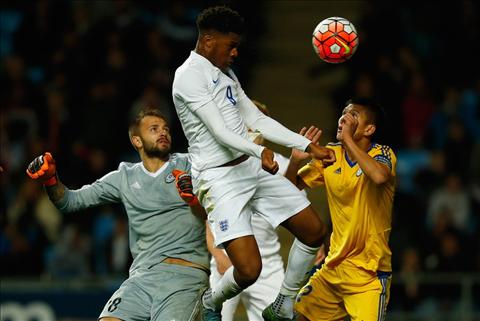 Chiến Thuật Tạt Cánh Đánh Đầu Và Cách Thực Hiện Chiến Thuật