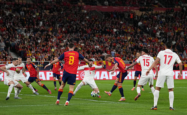 Siêu chân gỗ" lập cú đúp, Tây Ban Nha nhọc nhằn đánh bại Malta