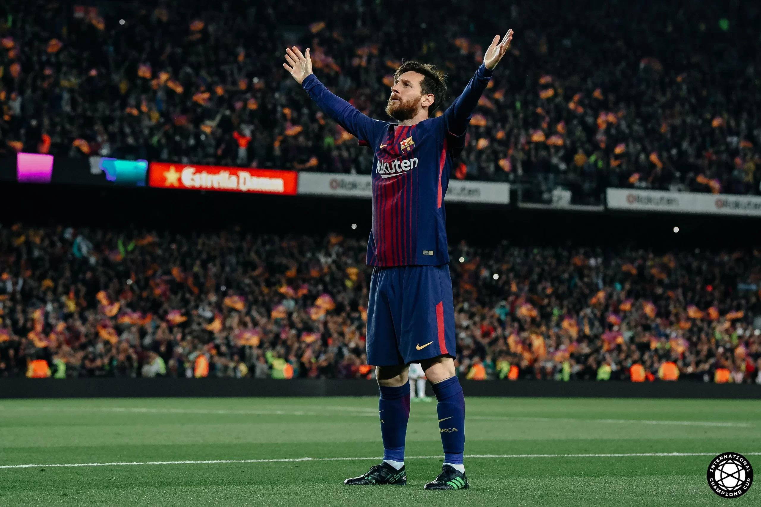 Lionel Messi - Huyền thoại sống vĩ đại nhất lịch sử Barcelona